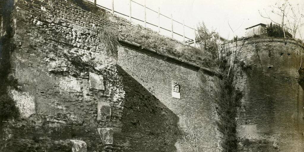 Esterno di Porta Nomentana in una foto del 1931 (Archivio fotografico del Museo di Roma) Esterno di Porta Nomentana in una foto del 1931 (Archivio fotografico del Museo di Roma)