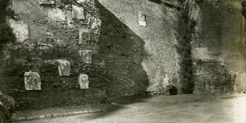 Esterno di Porta Nomentana in una foto del 1931 (Archivio fotografico del Museo di Roma) Esterno di Porta Nomentana in una foto del 1931 (Archivio fotografico del Museo di Roma)