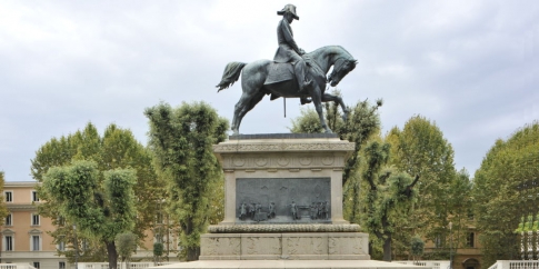 Statua equestre di Carlo Alberto realizzata da Raffaele Romanelli Statua equestre di Carlo Alberto realizzata da Raffaele Romanelli