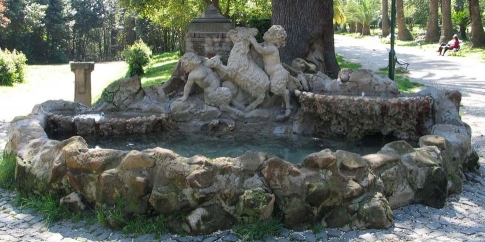 Fontana con satirelli e capretta a Villa Sciarra Fontana con satirelli e capretta a Villa Sciarra