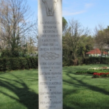 Passeggiata del Gianicolo, stele in memoria degli studenti dell'Università di Padova caduti per la difesa della Repubblica Romana Passeggiata del Gianicolo, stele in memoria degli studenti dell'Università di Padova caduti per la difesa della Repubblica Romana