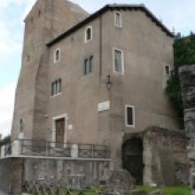 Casina dei Pierleoni, facciate verso vico Jugario e via del Teatro di Marcello Casina dei Pierleoni, facciate verso vico Jugario e via del Teatro di Marcello